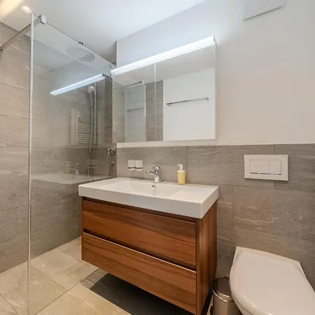 Eden L By Vacations, Exklusive Im Zentrum Apartment Arosa